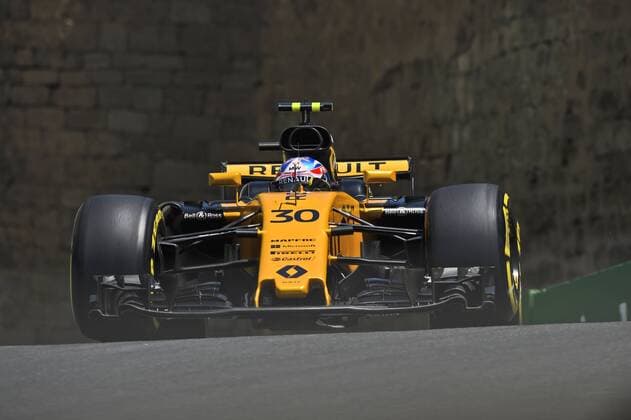 Joylon Palmer (Renault F1 Team) mit seinem Auto auf der Strecke, Grosser Preis von Aserbaidschan 2017, Freies Training, Motorsport, Formel 1, 23.06.2017, Baku Copyright: xAndre Eibner-Pressefotox EP_JAE