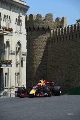 Max Verstappen (Red Bull Racing) mit seinem Auto auf der Strecke, Grosser Preis von Aserbaidschan 2017, Freies Training, Motorsport, Formel 1, 23.06.2017, Baku Copyright: xAndre Eibner-Pressefotox EP_JAE