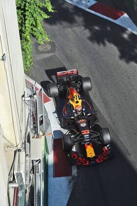 Max Verstappen (Red Bull Racing) mit seinem Auto auf der Strecke, Grosser Preis von Aserbaidschan 2017, 2. Freies Training, Motorsport, Formel 1, 23.06.2017, Baku Copyright: xAndre Eibner-Pressefotox EP_JAE