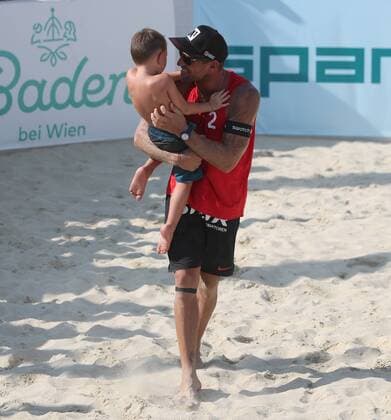 Beach volleyball Beachvolleyball - CEV EC 2017 BADEN,AUSTRIA,24.JUN.17 - BEACH VOLLEYBALL - CEV European Beach Volleyball Championships, men. Image shows Alex Horst (AUT) and his son. GEPAxpictures xChristianxOrt