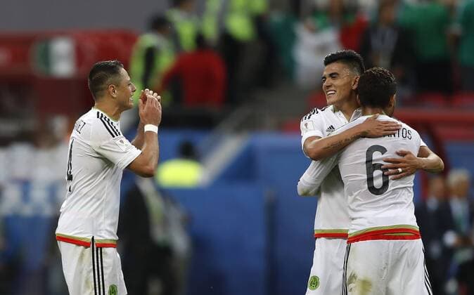 Mexico vs. Russia SAO PETERSBURGO, MO - 24.06.2017: MEXICO VS. RUSSIA - Mexico players celebrate qualifying after the match between Mexico and Russia valid for the third round of the 2017 Confederations Cup on Saturday (24) held at Kazan Arena Stadium in Kazan, Russia. (Photo: Rodolfo Buhrer La Imagem Fotoarena) x1343589x  RodolfoxBuhrer