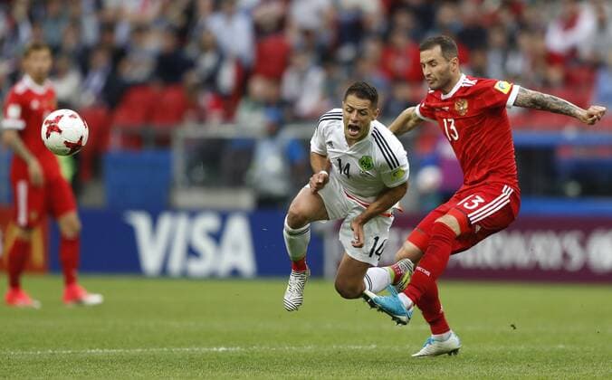 Mexico vs. Russia SAO PETERSBURGO, MO - 24.06.2017: MEXICO VS. RUSSIA - HERNANDEZ Javier of Mexico fights with Fedor KUDRIASHOV of Russia during a match between Mexico and Russia valid for the third round of the Confederations Cup 2017 on Saturday (24), held at Kazan Arena Stadium in Kazan, Russia. (Photo: Rodolfo Buhrer La Imagem Fotoarena) x1343610x  RodolfoxBuhrer