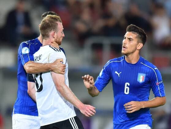 Fußball, U21 EM, Italien - Deutschland 2017.06.24 Krakow Pilka nozna kadra reprezentacja Mistrzostwa Europy U21 U 21 Polska 2017 Wlochy - Niemcy N z Alberto Grassi Maximilian Arnold (GER) Lorenzo Pellegrini Foto Lukasz Laskowski PressFocus 2017.06.24 Krakow Football UEFA Under21 Championship Poland 2017 Italy vs. Germany Alberto Grassi Maximilian Arnold (GER) Lorenzo Pellegrini Credit: Lukasz Laskowski PressFocus NEWSPIX.PL --- Newspix.pl  20170624LUK_088