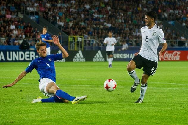 KRAKOW 24.06.2017 MECZ GRUPA C MISTRZOSTWA EUROPY U-21 W PILCE NOZNEJ 2017: WLOCHY - NIEMCY --- 2017 UEFA EUROPEAN U21 U 21 CHAMPIONSHIP MATCH: ITALY - GERMANY NZ MAHMOUD DAHOUD NIEMCY GERMANY DANIELE RUGANI WOLCHY ITALY FOT LUKASZ KRAJEWSKI FOKUSMEDIA.COM.PL NEWSPIX.PL --- Newspix.pl  CRAJU240617_111