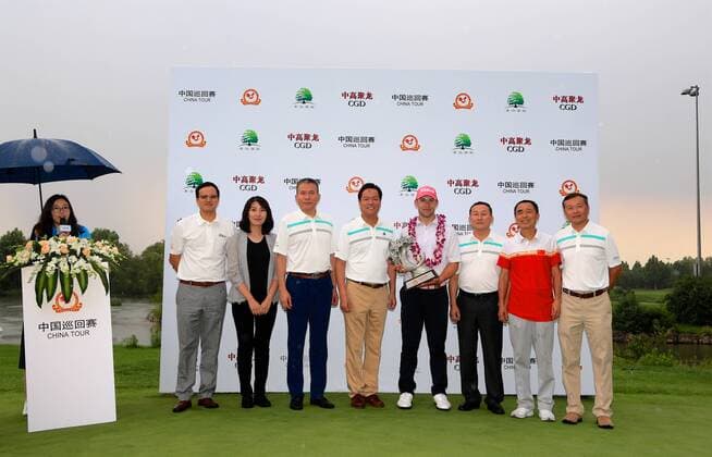Bryden Macpherson of Australia, center, poses with his trophy after winning the final round of the 2017 Fragrant Hills International Beijing Open golf tournament in Beijing, China, 25 June 2017. Australian golfer Bryden Macpherson ranked the top on the China Tour Order of Merit this week when the second event of the newly formed circuit s 2017 season gets underway in Beijing. The Tour recently cut ties with the PGA Golf Herren TOUR and is now run by the China Golf Association with ties to both the European and Asian Tours. The Fragrant Hills International Beijing Open, which is the second stop on the China Tour, is set to welcome 141 players from 17 countries when it tees off from June 22-25. Bryden Macpherson titles Fragrant Hills International Beijing Open  20170625_09370