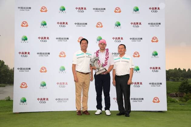 Bryden Macpherson of Australia, center, poses with his trophy after winning the final round of the 2017 Fragrant Hills International Beijing Open golf tournament in Beijing, China, 25 June 2017. Australian golfer Bryden Macpherson ranked the top on the China Tour Order of Merit this week when the second event of the newly formed circuit s 2017 season gets underway in Beijing. The Tour recently cut ties with the PGA Golf Herren TOUR and is now run by the China Golf Association with ties to both the European and Asian Tours. The Fragrant Hills International Beijing Open, which is the second stop on the China Tour, is set to welcome 141 players from 17 countries when it tees off from June 22-25. Bryden Macpherson titles Fragrant Hills International Beijing Open  20170625_62699