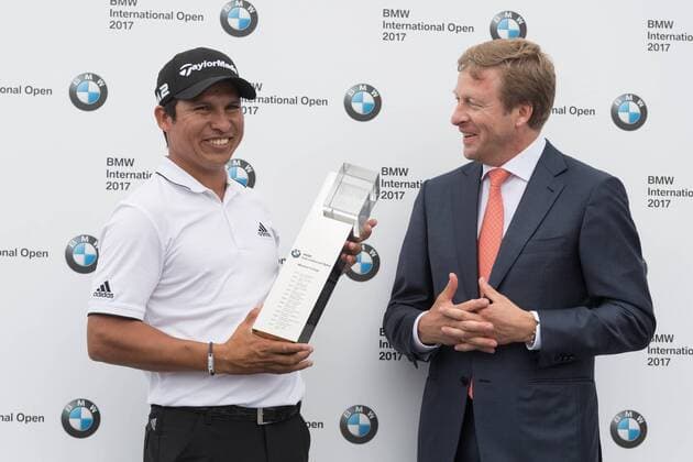 GOLF - BMW International Open 2017 MOOSINNING,GERMANY,25.JUN.17 - GOLF - European Tour, BMW International Open, GC Muenchen Eichenried. Image shows presentation ceremony winner Andres Romero (ARG) and member of Board BMW Oliver Zipse. GEPAxpictures xMarkusxFischer
