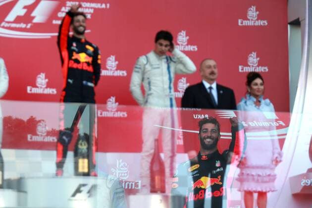 Motorsports: FIA Formula One World Championship WM Weltmeisterschaft 2017, Grand Prix of Europe, 3 Daniel Ricciardo (AUS, Red Bull Racing), 18 Lance Stroll ( CAN, Williams Martini Racing) Baku Azerbaijan xHOCHxZWEIx