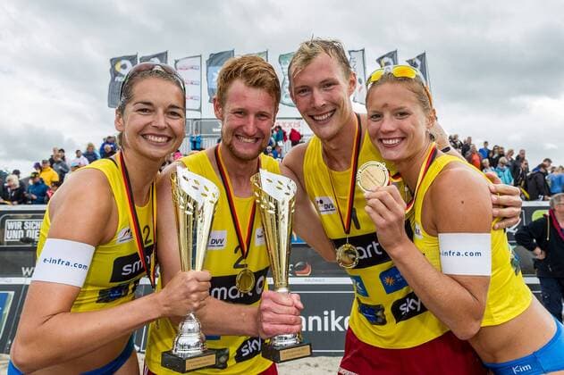 smart Beach Tour 2017 - Supercup Kuehlungsborn; Kuehlungsborn, 25.06.2017 Anni Schumacher, Yannick Harms, Philipp-Arne Bergmann, Kim Behrens; Sieger Supercup Kuehlungsborn; smart Beach Tour 2017 - Supercup Kuehlungsborn am 25.06.2017. xPWx