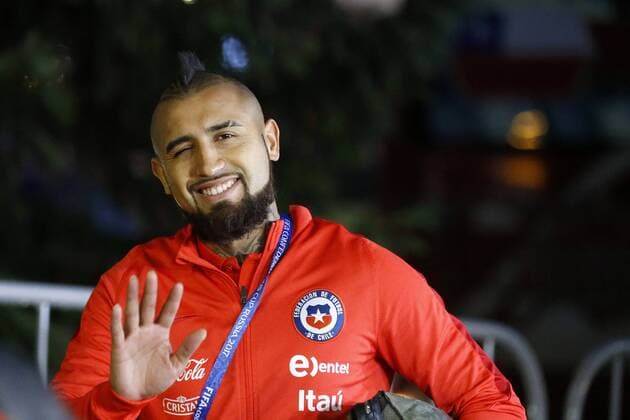 Bilder des Tages - SPORT Confed Cup, Nationalteam Chile - Ankunft in Kazan Futbol, llegada de la seleccion chilena a Kazan. El jugador de la seleccion chilena Arturo Vidal es fotografiado a su arribo al hotel Mirage de Kazan, Rusia. 26 06 2017 Andres Pina Photosport Football, Chilean national team Nationalteam arrive to Kazan. Chile s player Arturo Vidal is pictured as he arrives at the Mirage hotel in Kazan, Russia. 26 06 2017 Andres Pina Photosport Llegada de la seleccion chilena a Kazan 