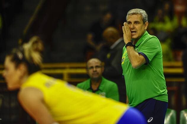 V?lei Feminino Brasil x Pol?nia BELO HORIZONTE, MG - 27.06.2017: VÔLEI FEMININO BRASIL X POLÔNIA - José Roberto Guimarães during the friendly match of Women& 39;s Volleyball between Brazil and Poland in Mineirinho in Belo Horizonte, MG, on the night of Tuesday (27). (o: Mourão Pao Panda Fotoarena) x1345728x  MourãoxPanda