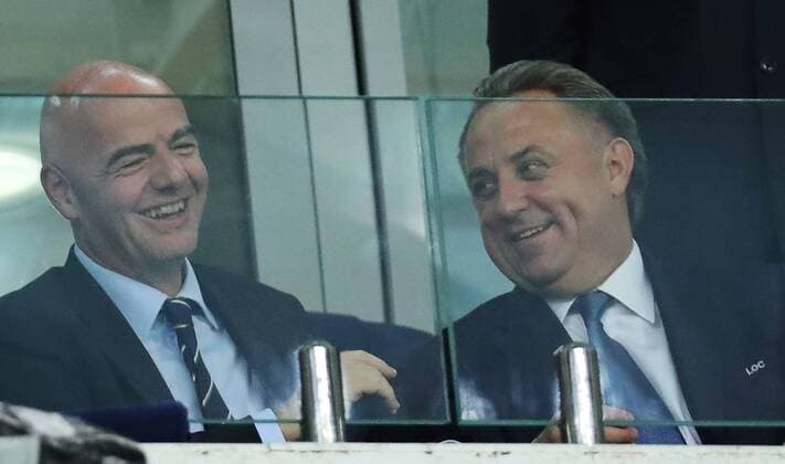 Bilder des Tages - SPORT SOCHI, RUSSIA - JUNE 29, 2017: FIFA President Gianni Infantino (L) and Russia s Deputy Prime Minister, President of the Russian Football Union, Vitaly Mutko, watch the the 2017 FIFA Confederations Cup semifinal football match between Germany and Mexico at Fisht Stadium. Artyom Korotayev TASS  TS05581D