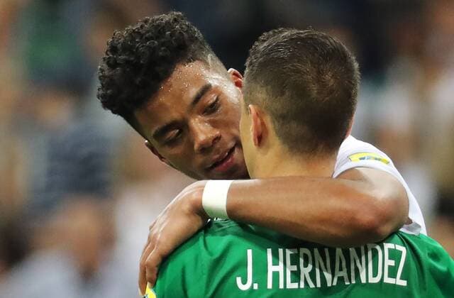 Themen der Woche - SPORT Bilder des Tages SPORT SOCHI, RUSSIA - JUNE 29, 2017: Germany s Benjamin Henrichs (L) and Mexico s Javier Hernandez hug after their 2017 FIFA Confederations Cup semifinal football match at Fisht Stadium. Germany won the game 4-1. Artyom Korotayev TASS  TS05585C