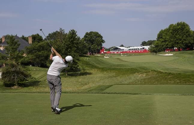 POTOMAC, MD - JUNE 30: Keegan Bradley tees off on the 16th hole during the second round of the Quicken Loans National on June 30, 2017 at TPC Potomac at Avenel Farm in Potomac, MD.(Photo by Justin Cooper Icon Sportswire) GOLF: JUN 30 PGA Golf Herren - Quicken Loans National - Second Round Icon170630001 EDITORIAL USE ONLY