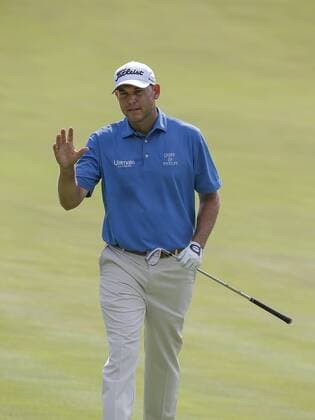 POTOMAC, MD - JUNE 30: Bill Haas waves to the gallery during the second round of the Quicken Loans National on June 30, 2017 at TPC Potomac at Avenel Farm in Potomac, MD.(Photo by Justin Cooper Icon Sportswire) GOLF: JUN 30 PGA Golf Herren - Quicken Loans National - Second Round Icon170630004 EDITORIAL USE ONLY