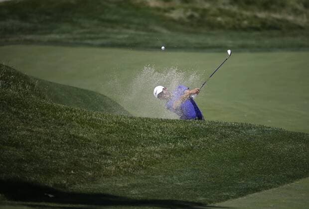 POTOMAC, MD - JUNE 30: C.T. Pan hits out of the sand on his approach to the 10th green during the second round of the Quicken Loans National on June 30, 2017 at TPC Potomac at Avenel Farm in Potomac, MD.(Photo by Justin Cooper Icon Sportswire) GOLF: JUN 30 PGA Golf Herren - Quicken Loans National - Second Round Icon170630021 EDITORIAL USE ONLY