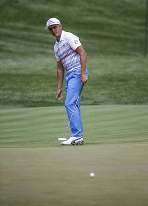POTOMAC, MD - JUNE 30: Rickie Fowler putts on the 7th green during the second round of the Quicken Loans National on June 30, 2017 at TPC Potomac at Avenel Farm in Potomac, MD.(Photo by Justin Cooper Icon Sportswire) GOLF: JUN 30 PGA Golf Herren - Quicken Loans National - Second Round Icon170630026 EDITORIAL USE ONLY