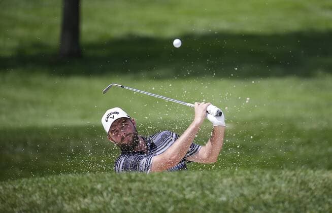 POTOMAC, MD - JUNE 30: Marc Leishman comes out of a bunker around the 8th green during the second round of the Quicken Loans National on June 30, 2017 at TPC Potomac at Avenel Farm in Potomac, MD.(Photo by Justin Cooper Icon Sportswire) GOLF: JUN 30 PGA Golf Herren - Quicken Loans National - Second Round Icon170630031 EDITORIAL USE ONLY