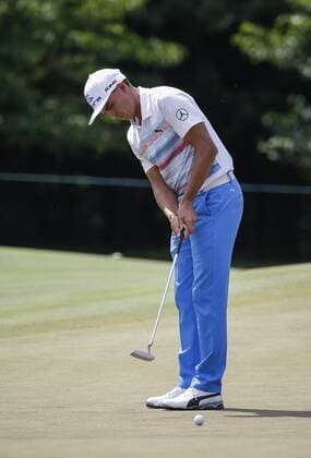 POTOMAC, MD - JUNE 30: Rickie Fowler putts on the 8th green during the second round of the Quicken Loans National on June 30, 2017 at TPC Potomac at Avenel Farm in Potomac, MD.(Photo by Justin Cooper Icon Sportswire) GOLF: JUN 30 PGA Golf Herren - Quicken Loans National - Second Round Icon170630032 EDITORIAL USE ONLY
