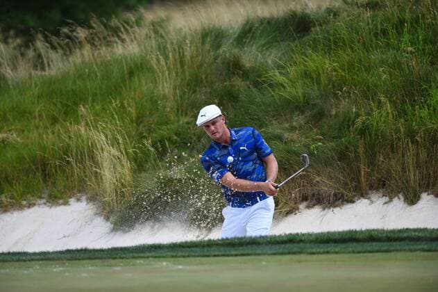 JUL 01, 2017 - Bryson DeChambeau (USA) hits out of the green side bunker on hole eight during the third round at the 2017 Quicken Loans National at the Tournament Players Club in Potomac MD. PGA Golf Herren 2017: Quicken Loans National JUL 01 - ZUMAcjm_ 20170701_zaf_cjm_023 Copyright: xJohnxMiddlebrookx