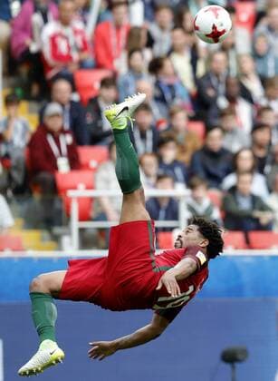 Bilder des Tages - SPORT MOSCOW, RUSSIA â€“ JULY 2, 2017: Portugal s Eliseu kicks the ball in their 2017 FIFA Confederations Cup third place football match against Mexico at Spartak Stadium. Portugal won the game 2-1 in extra time and claimed bronze medals. Mikhail Japaridze TASS  TS055CA8