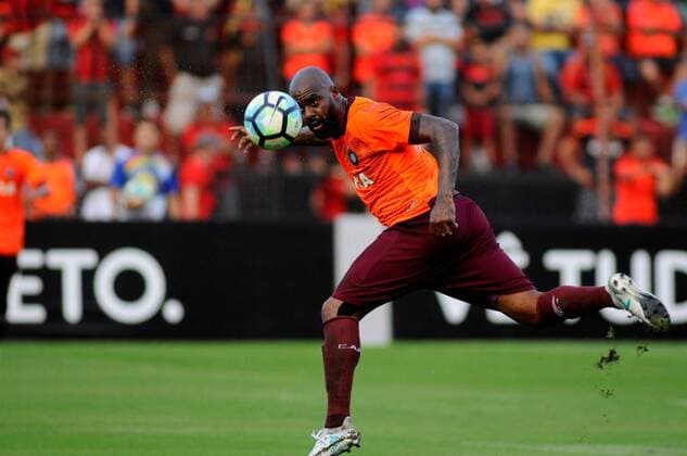 x Atl?tico Paranaense RECIFE, PE - 02.07.2017: SPORT X ATLÉTICO PARANAENSE - Player Grafite (Atletico), during the game Sport X Atlético PR, valid for the eleventh round of the Brazilian Championship of the series A, held at Estádio do Ilha do Retiro, in Recife, PE, on Sunday (02). (Photo: Ricardo Fernandes Fotoarena) x1349300x  RicardoxFernandes