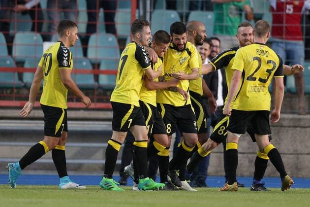 Fussball UEFA Europa League, Europa-Ligue, Europa League 2017 - 2018 04.07.2017, UEFA Europa League 2017-2018, Qualification First Round, Second Game, Return Game, Luxemburg, Stade Josy Barthel, Progres Niederkorn, Proges Niederkorn (LUX) - Rangers FC, Glasgow Rangers (SCO) vl: Olivier Thill (Niederkorn 10) - Mike Schneider (Niederkorn 11) - Aleksandre Karapetian (Niederkorn 87) jubelt, freut sich, zeigt Emotionen, celebrates, shows emotions Tor zum 1-0 durch Emmanuel Francoise (Niederkorn 14)