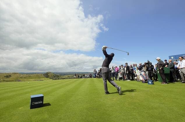 Bilder des Tages - SPORT July 5th 2017, Portstewart Golf Club, Portstewart, Northern Ireland; Dubai Duty Free Irish Open Golf Championship; Pro-Am Tournament; Rory Mcllroy (NIR) hits his tee shot from the 1st under sunny skies xNigelxCookex  ActionPlus11897946