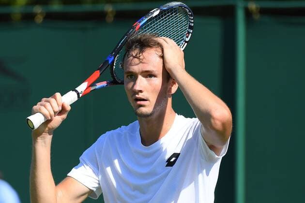 Wimbledon, Medwedew schmeißt Geld vor Schiedsrichterin Daniil Medvedev (rus) trhowing coins to the umpire TENNIS : WIMBLEDON 2017 antoinecouvercelle panoramic 
