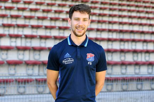Physiotherapeut Felix Schierholt (Unterhaching) Einzelbild, Aktion, Action Porträt, Portrait, Fußball, GER, 3.Liga, Porträttermin 2017 2018, SpVgg Unterhaching, xslx