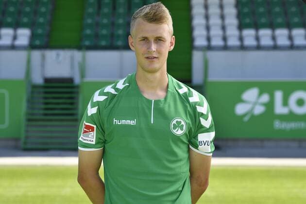 06.07.2017 - SpVgg Spielvereinigung Greuther Fürth Kleeblatt - 2. Fußball Bundesliga BL - Saison 2017 2018 - Fototermin Porträttermin Portraittermin - - Lukas Gugganig (4, SpVgg Greuther Fürth ) Einzelbild Einzelfoto Portrait Porträt Kopfbild