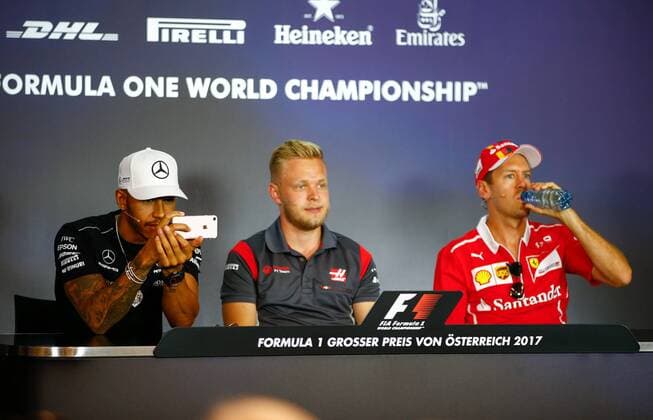 Motorsports: FIA Formula One World Championship WM Weltmeisterschaft 2017, Grand Prix of Austria, 44 Lewis Hamilton (GBR, Mercedes AMG Petronas F1 Team), 20 Kevin Magnussen (DNK, Haas F1 Team), 5 Sebastian Vettel (GER, Scuderia Ferrari), Spielberg Austria xHOCHxZWEIx