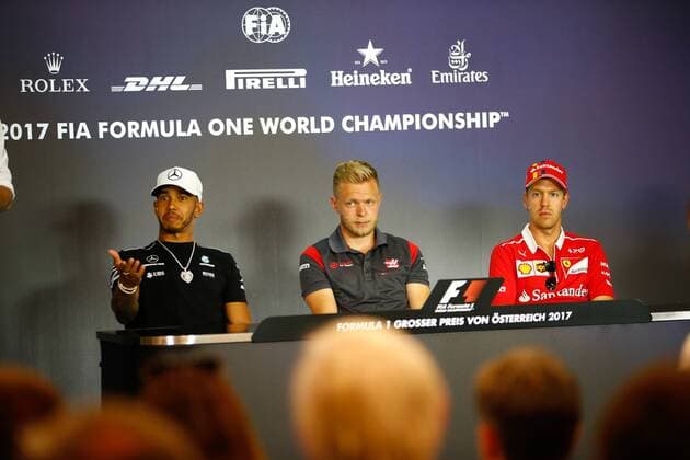 Motorsports: FIA Formula One World Championship WM Weltmeisterschaft 2017, Grand Prix of Austria, 44 Lewis Hamilton (GBR, Mercedes AMG Petronas F1 Team), 20 Kevin Magnussen (DNK, Haas F1 Team), 5 Sebastian Vettel (GER, Scuderia Ferrari), Spielberg Austria xHOCHxZWEIx