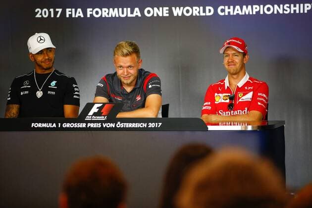 Motorsports: FIA Formula One World Championship WM Weltmeisterschaft 2017, Grand Prix of Austria, 44 Lewis Hamilton (GBR, Mercedes AMG Petronas F1 Team), 20 Kevin Magnussen (DNK, Haas F1 Team), 5 Sebastian Vettel (GER, Scuderia Ferrari), Spielberg Austria xHOCHxZWEIx