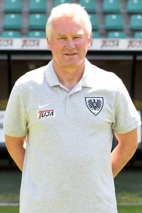 Fußball 3. Liga, Porträttermin 2017 2018 SC Preußen Münster am 06.07.2017 im Preußenstadion in Münster Trainer Benno Möhlmann Moehlmann (Muenster) MT