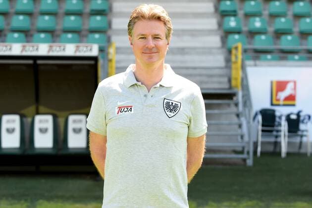 Fußball 3. Liga, Porträttermin 2017 2018 SC Preußen Münster am 06.07.2017 im Preußenstadion in Münster Mannschaftsarzt Dr. Tim Hartweg (Muenster) MT