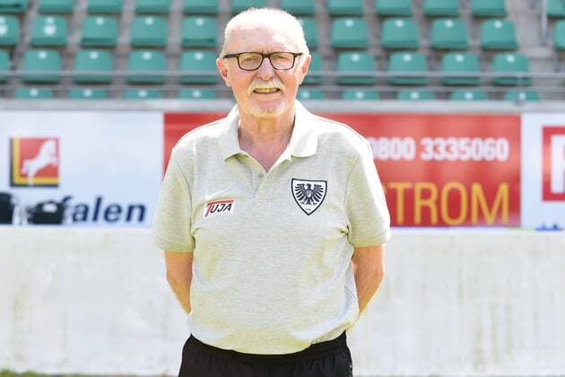 Fußball 3. Liga, Porträttermin 2017 2018 SC Preußen Münster am 06.07.2017 im Preußenstadion in Münster Betrauer Norbert Bußmann Bussmann (Muenster) MT