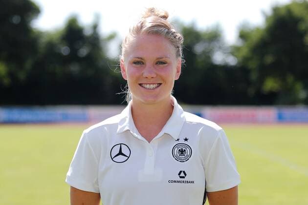 Leonie Maier (DFB-Frauen, 4), Porträt, Portrait, Einzelbild, Vorstellung, Präsentation, Europameisterschaft 2017, EM-Kader der DFB-Frauen zur UEFA Women s EURO 2017, Deutschland, Deutscher Kader, Fussball, Frauen, Fototermin DFB-Frauen, EM-Kader 2017, xozx
