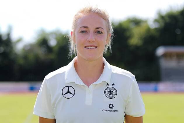 Carolin Simon (DFB-Frauen, 7), Porträt, Portrait, Einzelbild, Vorstellung, Präsentation, Europameisterschaft 2017, EM-Kader der DFB-Frauen zur UEFA Women s EURO 2017, Deutschland, Deutscher Kader, Fussball, Frauen, Fototermin DFB-Frauen, EM-Kader 2017, xozx