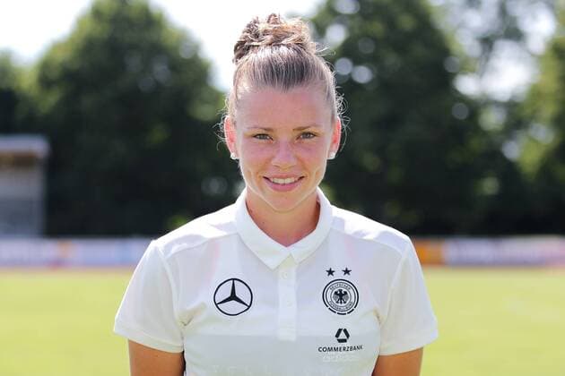 Linda Dallmann (DFB-Frauen, 16), Porträt, Portrait, Einzelbild, Vorstellung, Präsentation, Europameisterschaft 2017, EM-Kader der DFB-Frauen zur UEFA Women s EURO 2017, Deutschland, Deutscher Kader, Fussball, Frauen, Fototermin DFB-Frauen, EM-Kader 2017, xozx