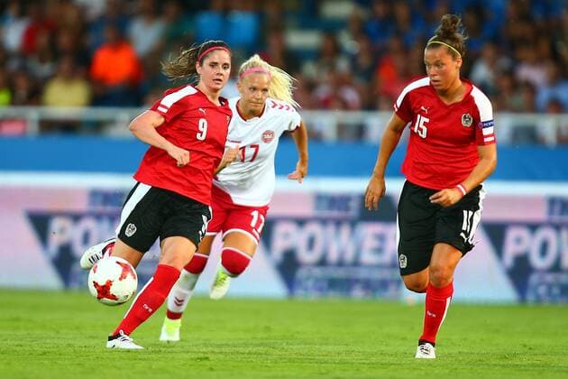 SOCCER - AUT vs DEN, test match WIENER NEUSTADT,AUSTRIA,06.JUL.17 - WOMEN SOCCER - OEFB, Oesterreichischer Fussball-Bund, Austria vs Denmark, test match. Image shows Sarah Zadrazil and Nicole Billa (AUT). GEPAxpictures xCh.xKelemen