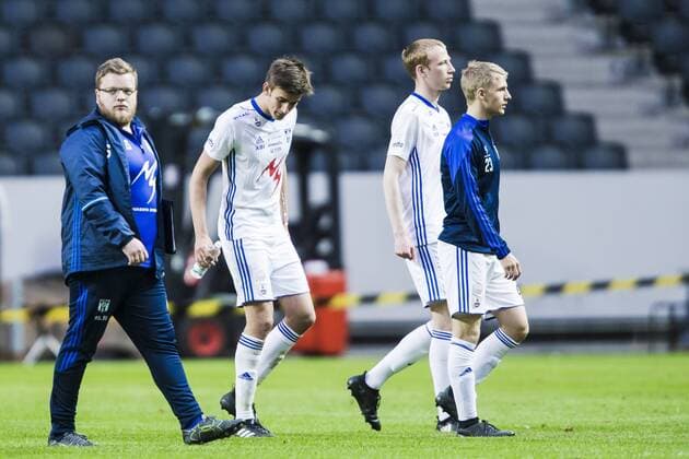 170706 Klaksviks spelare deppar efter fotbollsmatchen i kvalet till Europa League mellan AIK och Klaksvik den 6 Juli 2017 i Solna.  Copyright: KentaxJönsson BB170706KJ036