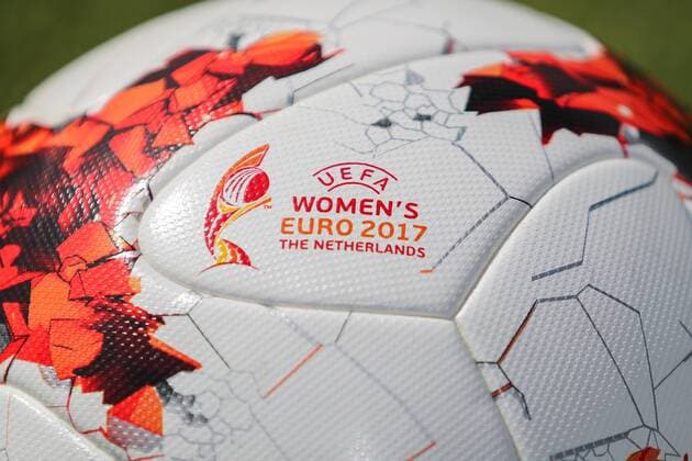 Ein Ball der Marke adidas mit der Aufschrift: UEFA Women s EURO 2017 The Netherlands, offizieller Spielball, Symbolfoto, Symbolbild, Symbol, Fussball, Frauen, Fototermin Training DFB-Frauen, xozx