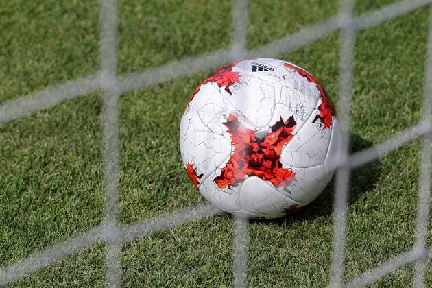 Ein Ball der Marke adidas zur UEFA Women s EURO 2017 The Netherlands liegt hinter dem Tornetz auf dem Rasen, offizieller Spielball, Symbolfoto, Symbolbild, Symbol, Fussball, Frauen, Fototermin Training DFB-Frauen, xozx