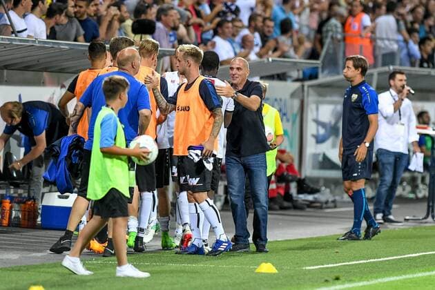 SOCCER - UEFA EL quali, Altach vs Chikhura ALTACH,AUSTRIA,06.JUL.17 - SOCCER - UEFA Europa League qualification, SCR Altach vs FC Chikhura Sachkhere. Image shows the rejoicing of the team of Altach with masseur Martin Resch, Bernhard Janeczek, Louis Clement Ngwat Mahop, head coach Klaus Schmidt and goalkeeper coach Sebastian Brandner (Altach). GEPAxpictures xOliverxLerch