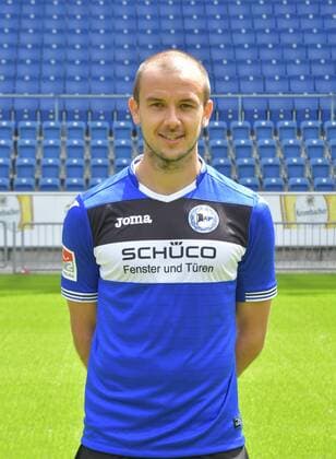 04.07.2017, Fussball, 2. LIGA, Saison 2017 2018, SCHÜCO-ARENA, BIELEFELD Fußball, GER, 2.BL, Portraittermin 2017 2018, DSC Arminia Bielefeld Manuel Prietl (Arminia Bielefeld), Aktion, Einzelbild, Hoch, Portrait