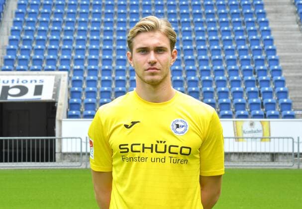 04.07.2017, Fussball, 2. LIGA, Saison 2017 2018, SCHÜCO-ARENA, BIELEFELD Fußball, GER, 2.BL, Portraittermin 2017 2018, DSC Arminia Bielefeld Nikolai Rehnen (Arminia Bielefeld), Aktion, Einzelbild, Quer, Portrait