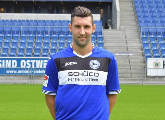 04.07.2017, Fussball, 2. LIGA, Saison 2017 2018, SCHÜCO-ARENA, BIELEFELD Fußball, GER, 2.BL, Portraittermin 2017 2018, DSC Arminia Bielefeld Stephan Salger (Arminia Bielefeld), Aktion, Einzelbild, Quer, Portrait
