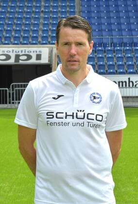 04.07.2017, Fussball, 2. LIGA, Saison 2017 2018, SCHÜCO-ARENA, BIELEFELD Fußball, GER, 2.BL, Portraittermin 2017 2018, DSC Arminia Bielefeld Reinhard Schnittker (Athletik-Trainer Arminia Bielefeld), Aktion, Einzelbild, Hoch, Co-Trainer, Assistenztrainer