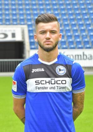 04.07.2017, Fussball, 2. LIGA, Saison 2017 2018, SCHÜCO-ARENA, BIELEFELD Fußball, GER, 2.BL, Portraittermin 2017 2018, DSC Arminia Bielefeld Keanu Staude (Arminia Bielefeld), Aktion, Einzelbild, Hoch, Portrait